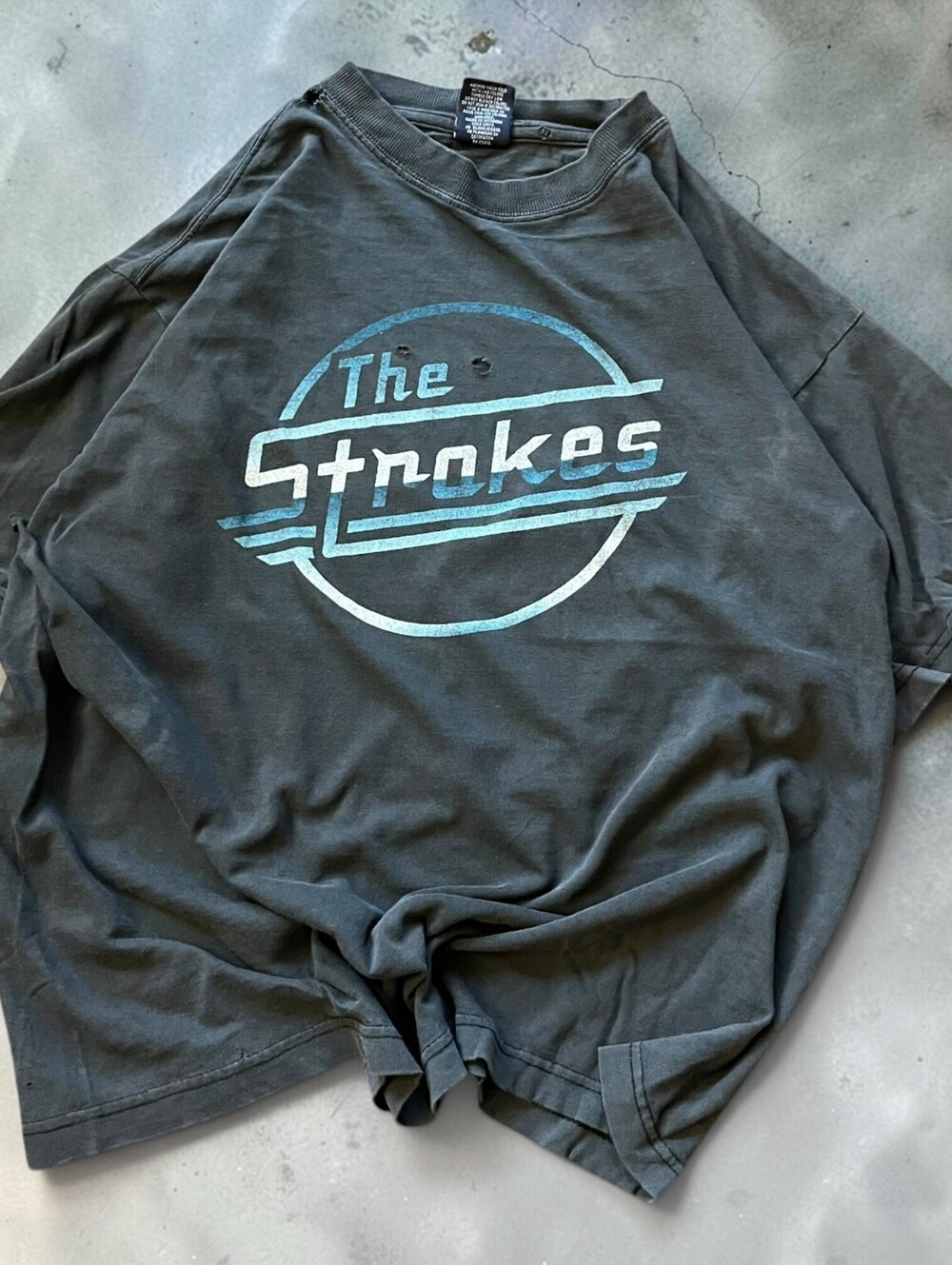 Vintage The Srokes t-shirt 2000s magna Medium The Voidz Band tee Distressed